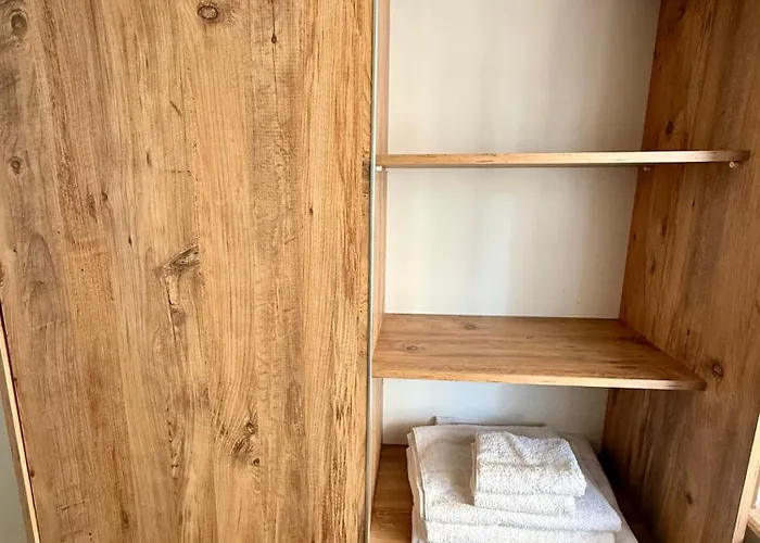 Konyaalti Plajina Yuerueme Mesafesinde Merkezi Konum * Antalya