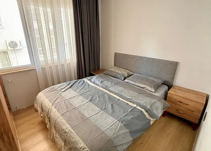 Konyaalti Plajina Yuerueme Mesafesinde Merkezi Konum *