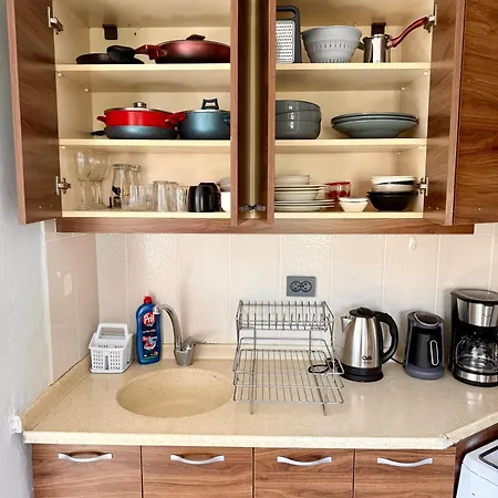 Apartman Konyaalti Plajina Yuerueme Mesafesinde Merkezi Konum