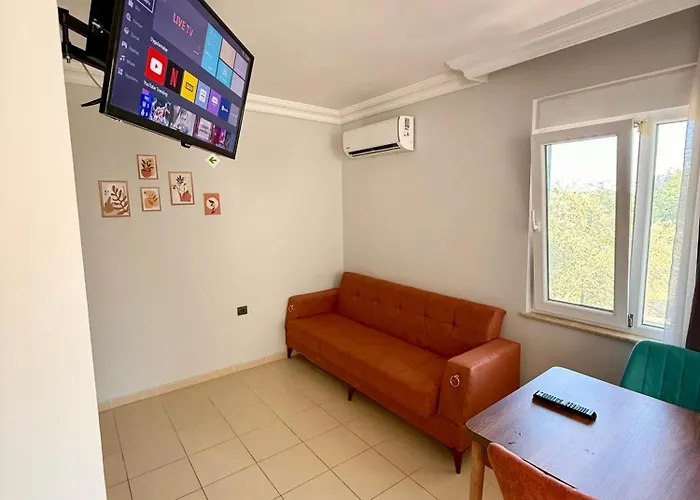 Konyaalti Plajina Yuerueme Mesafesinde Merkezi Konum Antalya