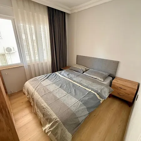 Konyaalti Plajina Yuerueme Mesafesinde Merkezi Konum *
